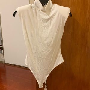 Good American sleeveless bodysuit with shoulder pads